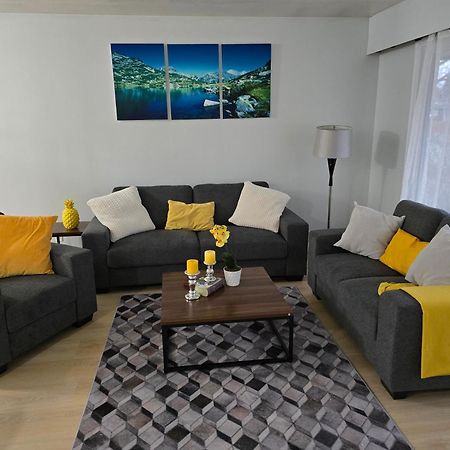 3 Bedroom Home Away From Home YYC Exterior foto