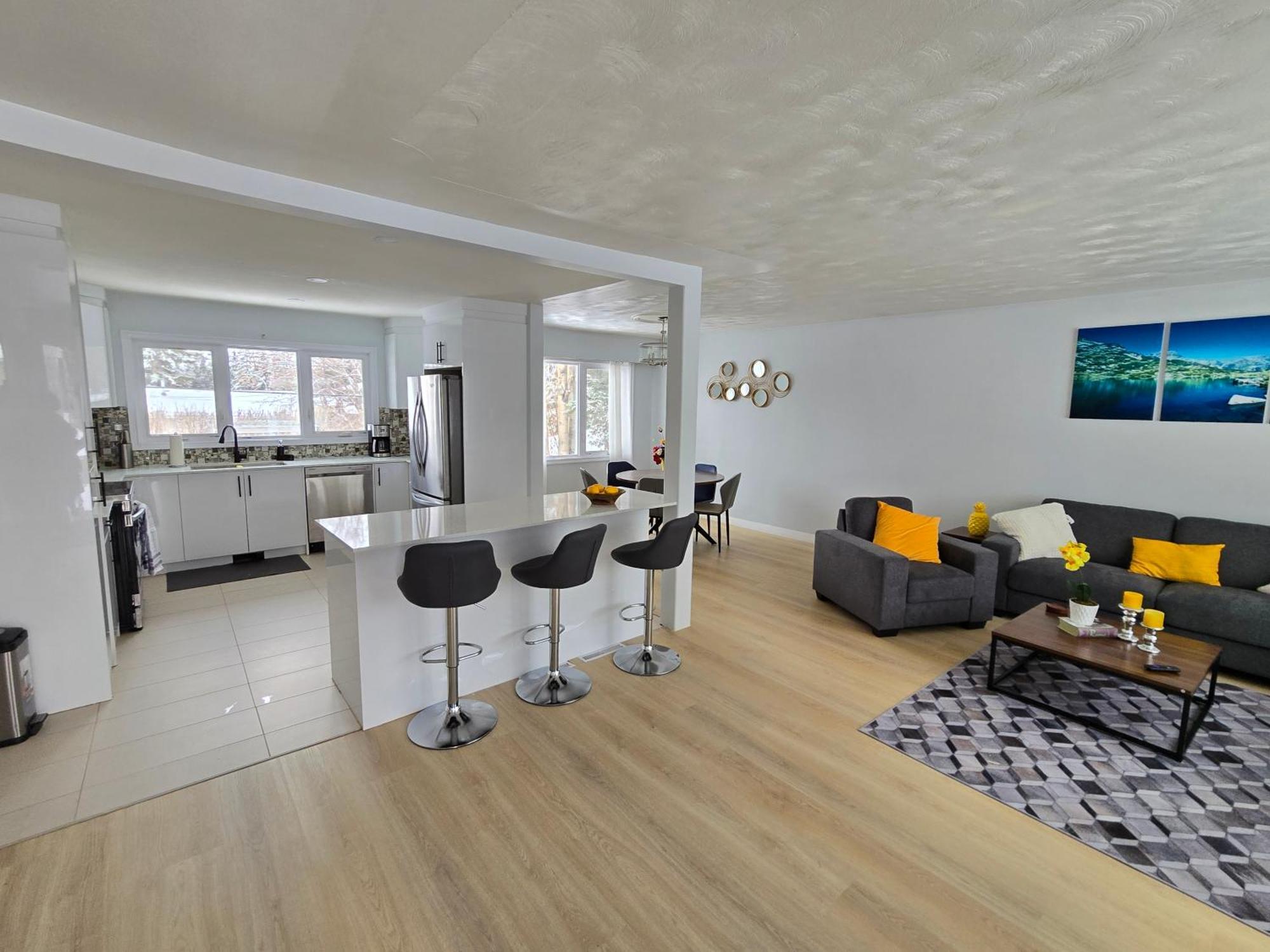 3 Bedroom Home Away From Home YYC Exterior foto