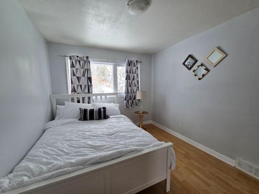 3 Bedroom Home Away From Home YYC Exterior foto