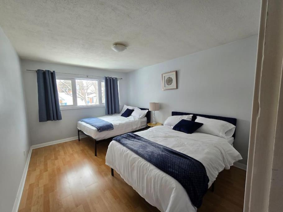 3 Bedroom Home Away From Home YYC Exterior foto