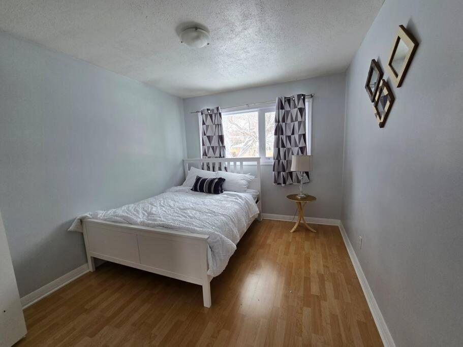 3 Bedroom Home Away From Home YYC Exterior foto