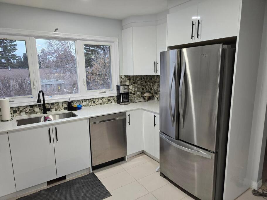 3 Bedroom Home Away From Home YYC Exterior foto