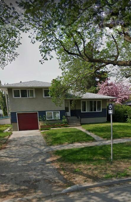 3 Bedroom Home Away From Home YYC Exterior foto