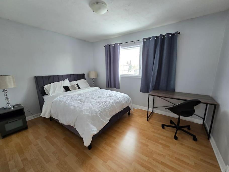 3 Bedroom Home Away From Home YYC Exterior foto
